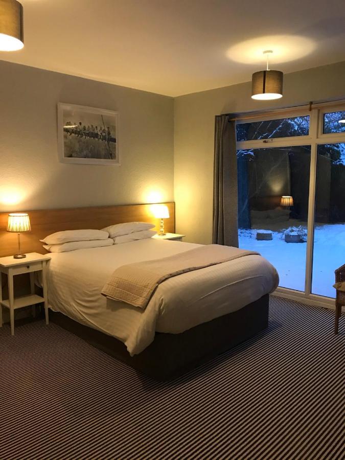 Haymills Guesthouse Солихъл Екстериор снимка